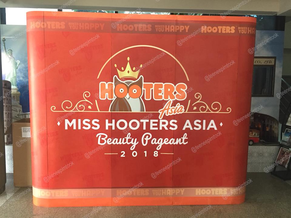 โรงพิมพ์ที่นี้พิมพ์ถูก อุปกรณ์ออกบูธ เกล็ดความรู้เรื่อง งาน Miss Hooters Asia 